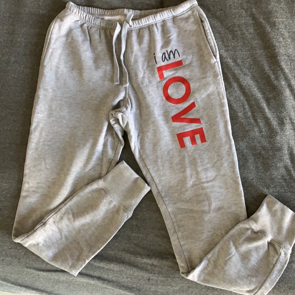 Peace Live World sweatpants w/ pockets❤️
